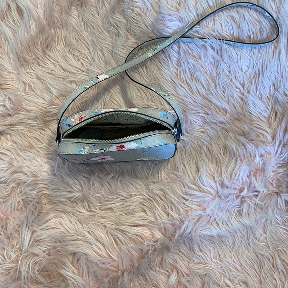 Guess Floral Crossbody Purse - Picture 3 of 12